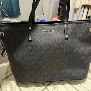 Women’s Michael khors tote purse